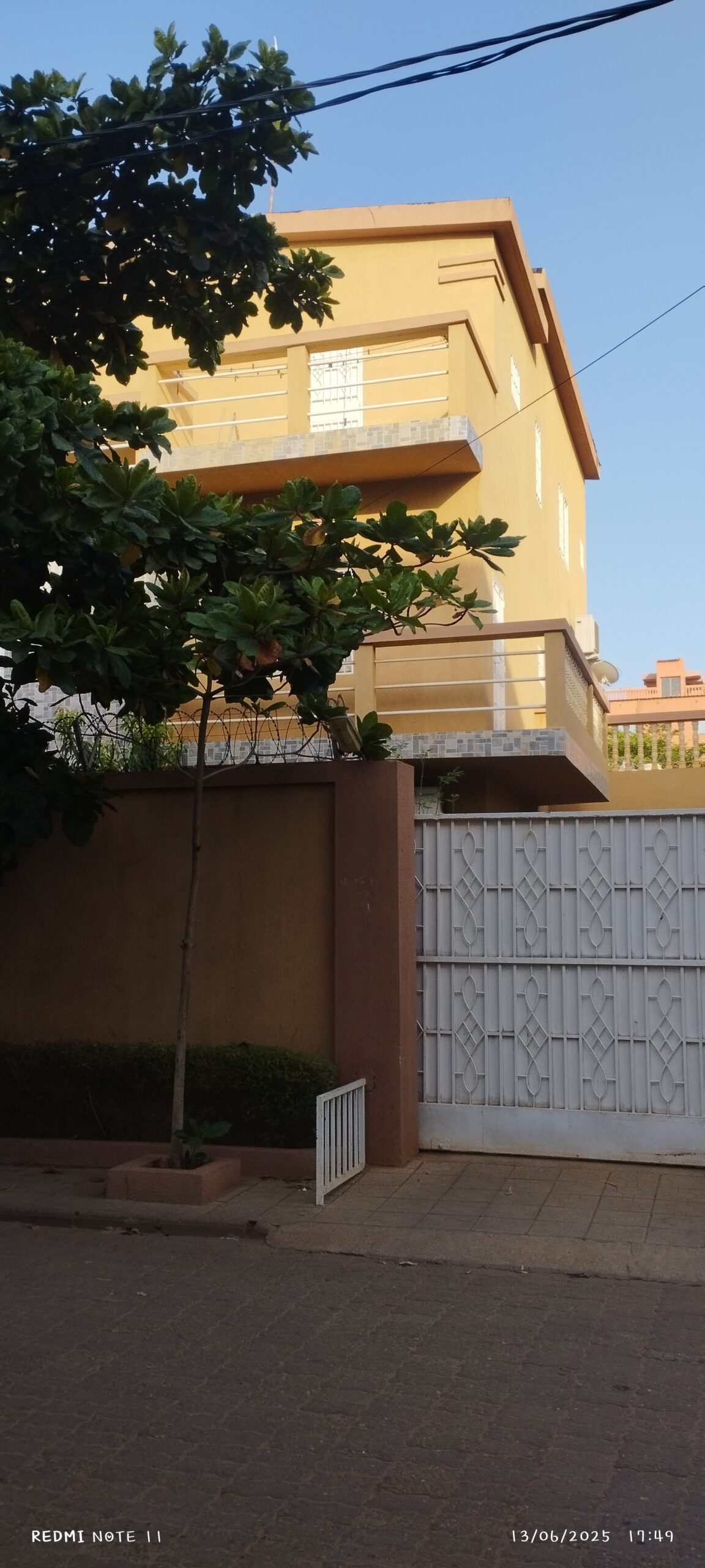 Investissement immobilier: immeuble R+2 de 3 appartements avec un loyer annuel de 30 millions de FCFA