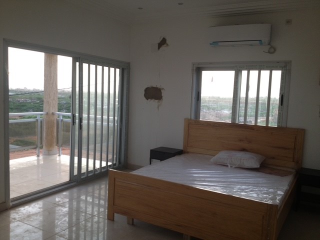 Villa moderne meublée + appartement indépendant – Koubia, Niamey